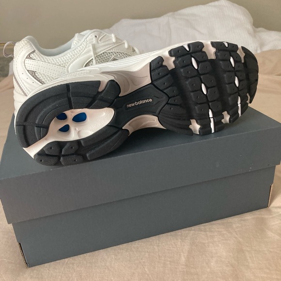 NEW in box New Balance 530 Shoes Unisex W10 M8 - Picture 3 of 8